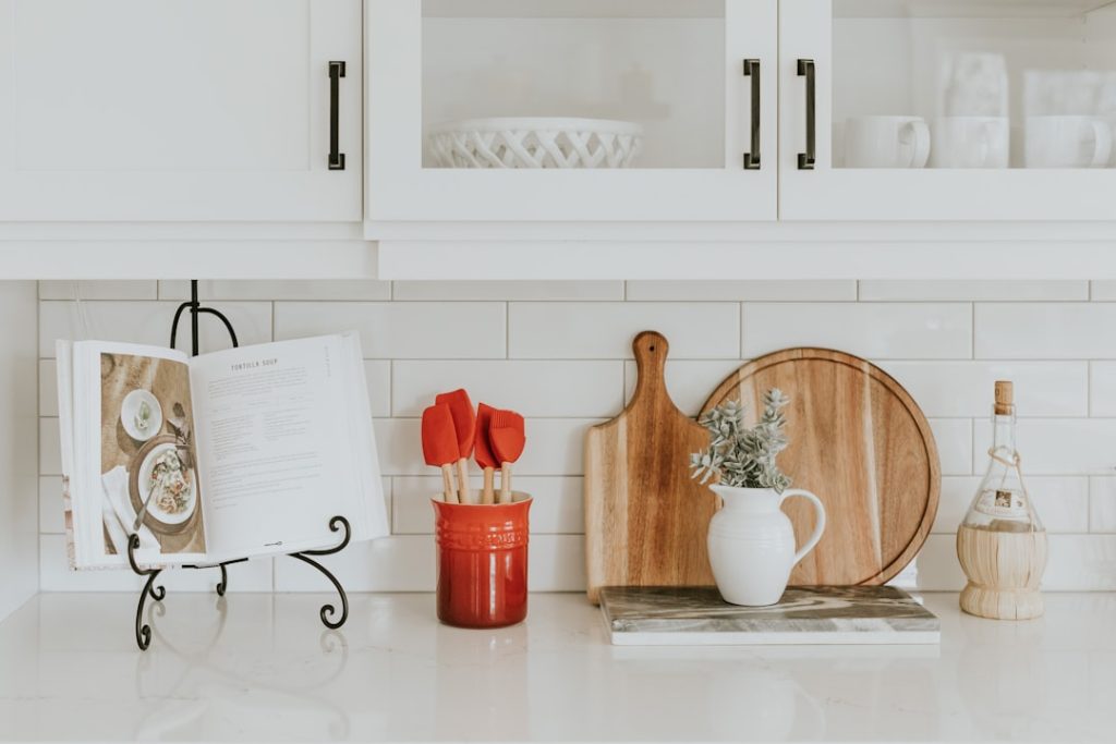 Photo Cluttered kitchen